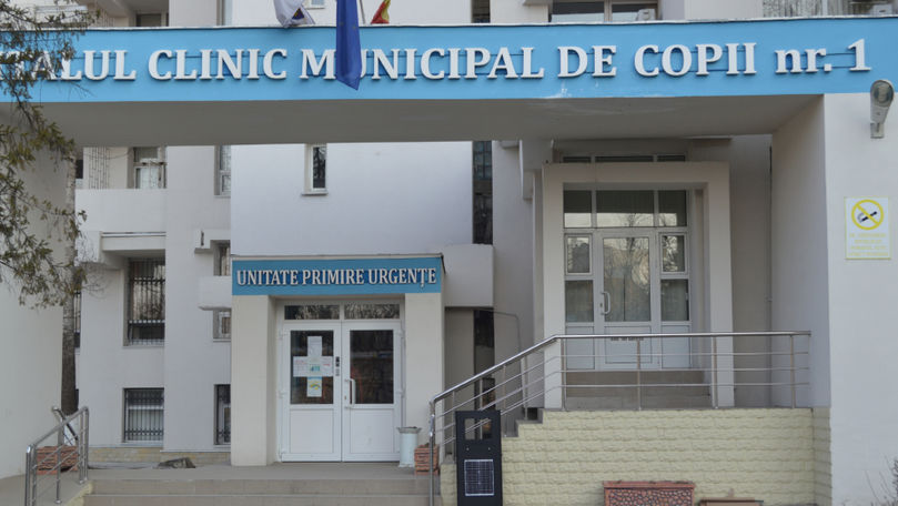 Dispozitiv de dezinfectare cu senzor, instalat la un spital din Capitală