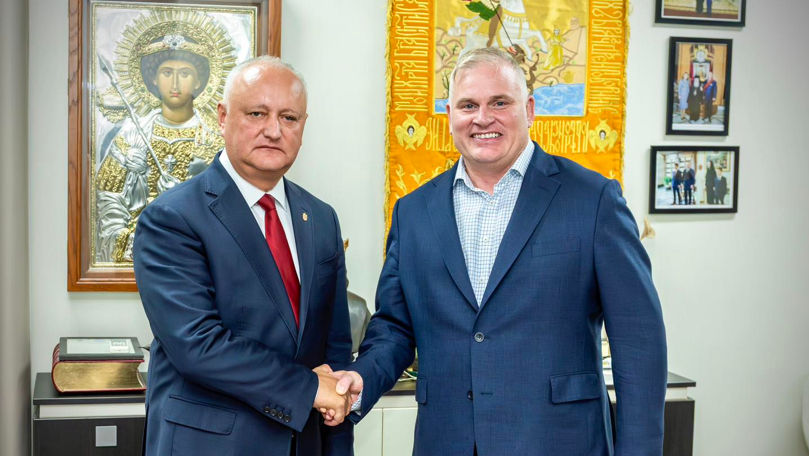Dodon a reluat tema valorilor tradiționale și s-a întâlnit cu Brown