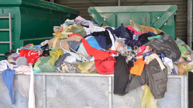 В Молдове введут систему сбора текстильных отходов и старой одежды.