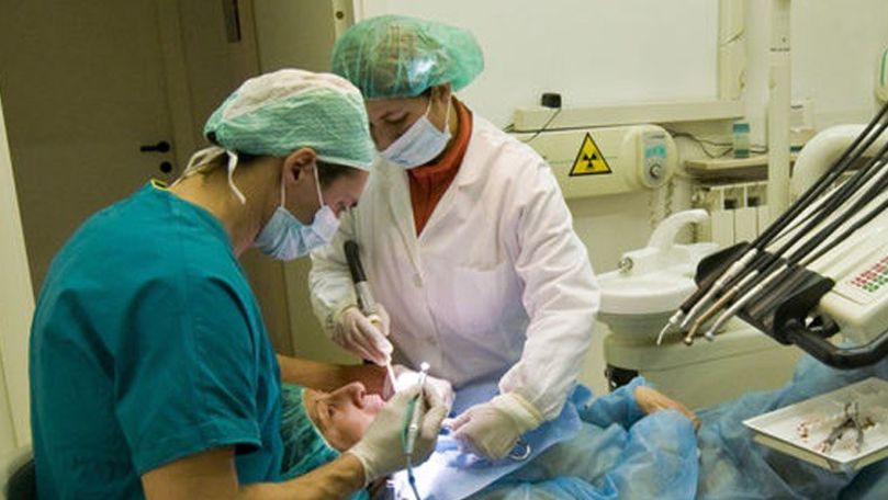 Un tehnician dentar din Moldova s-a dat drept stomatolog în România