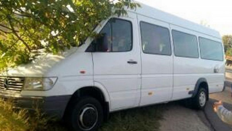 Accident în Găgăuzia: Pasagerii au sărit din mers dintr-un microbuz