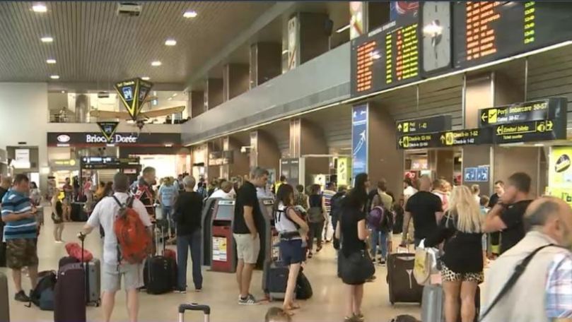 Pasagerul unei curse low-cost cu bilet de avion, lăsat pe dinafară