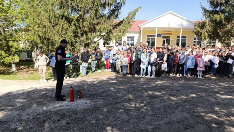 Pompierii au simulat un exercițiu de evacuare la gimnaziul din Stoicani