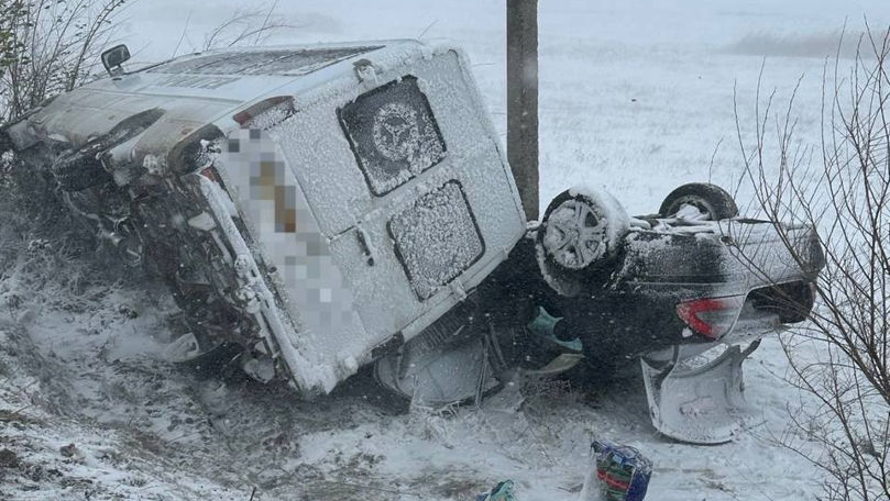 Două automobile au derapat în același loc în raionul Leova