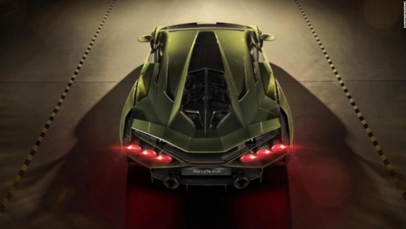 Lamborghini îşi prezintă prima maşină hibrid. Este cel mai rapid bolid