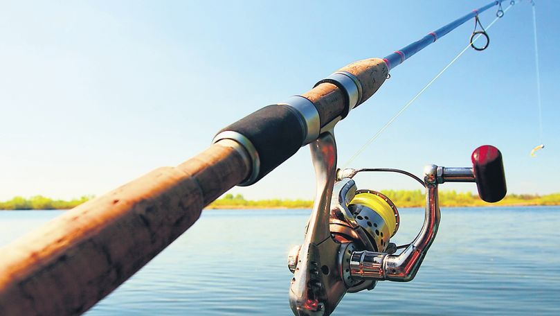 Concurs pescăresc: Un tânăr a prins peste 3 kilograme de peşte