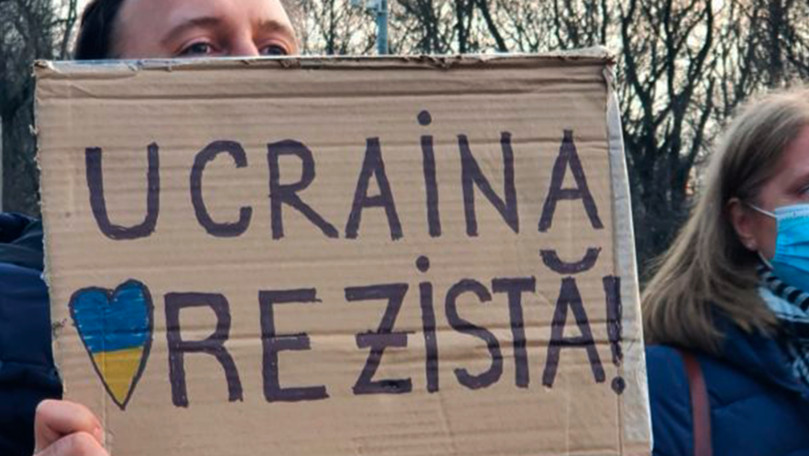 Românii protestează la Ambasada Rusiei din București: Putin asasin