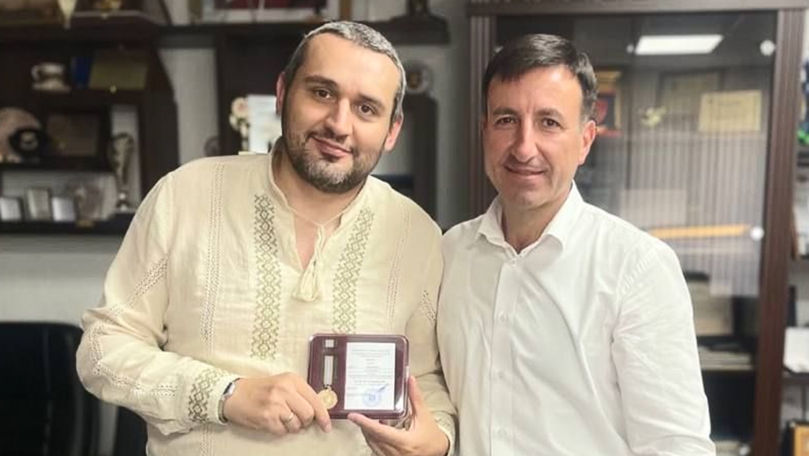 Blogger din Moldova, decorat și lipsit de medalie în aceeași zi