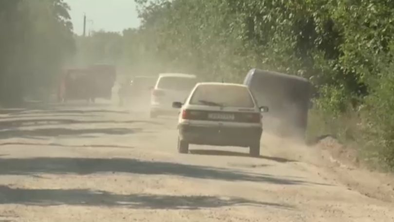 Protest la Anenii Noi: Drumurile, distruse de camioanele de mare tonaj