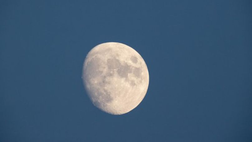 Luna rugineşte şi noi suntem de vină: Ce cred cercetătorii