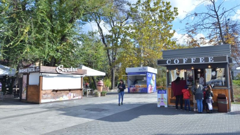 În parcurile din Capitală se vinde deja înghețată și băuturi răcoritoare