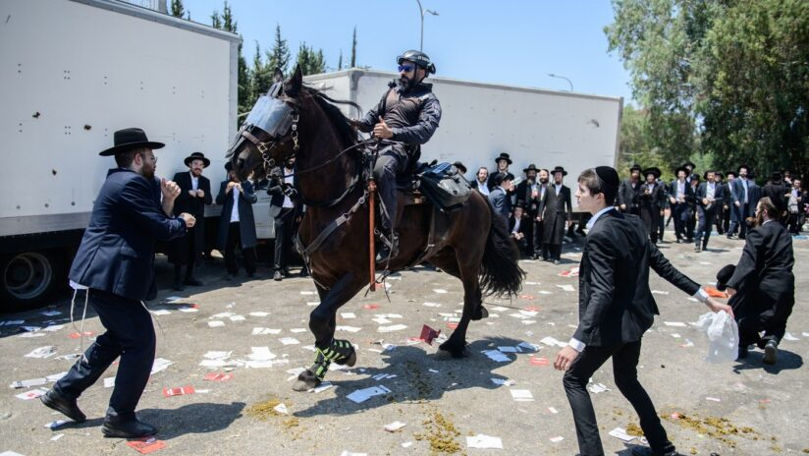 Zeci de evrei au încercat să intre într-o bază militara din Israel