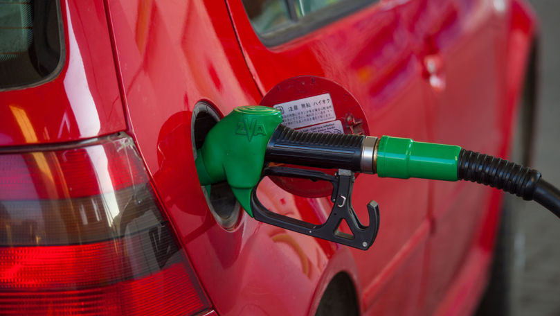 Noi prețuri la carburanți în weekend: Benzina trece pragul de 23 de lei