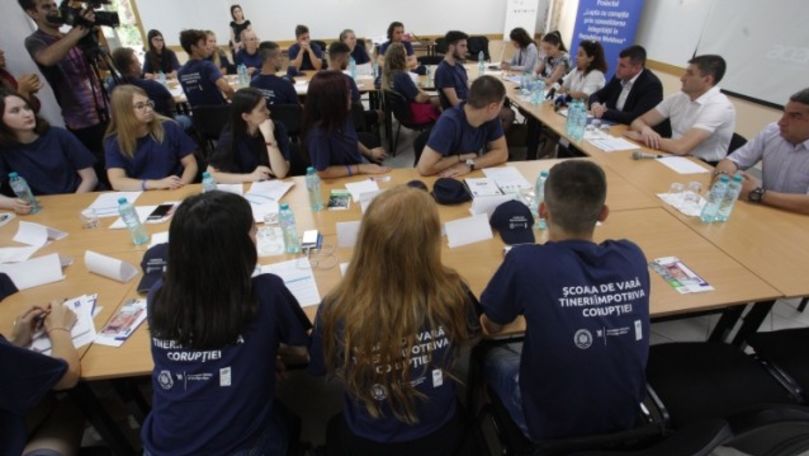 Tineri din Moldova şi România s-au întrunit la o şcoală anticorupţie