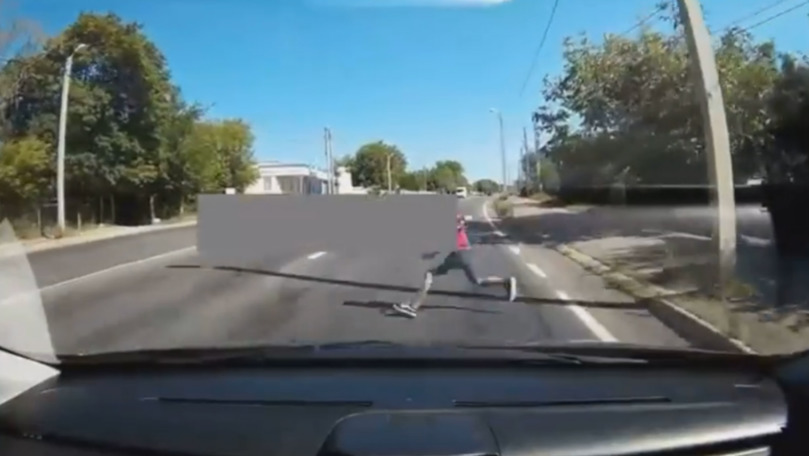 La un pas de tragedie: Momentul în care un copil iese în fața unui șofer