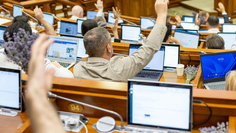 Promo-LEX: Ordinea de zi a Parlamentului, modificată în măsură de 233%