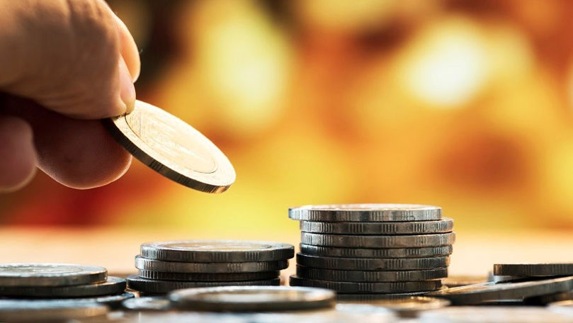 Experți: Păstrarea banilor acasă nu aduce profit și este riscantă