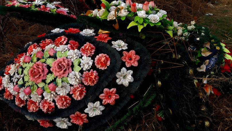 Хаждер: Продажа пластиковых похоронных венков будет ограничена.