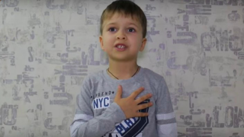 Cine este băieţelul din Chişinău care a cucerit România