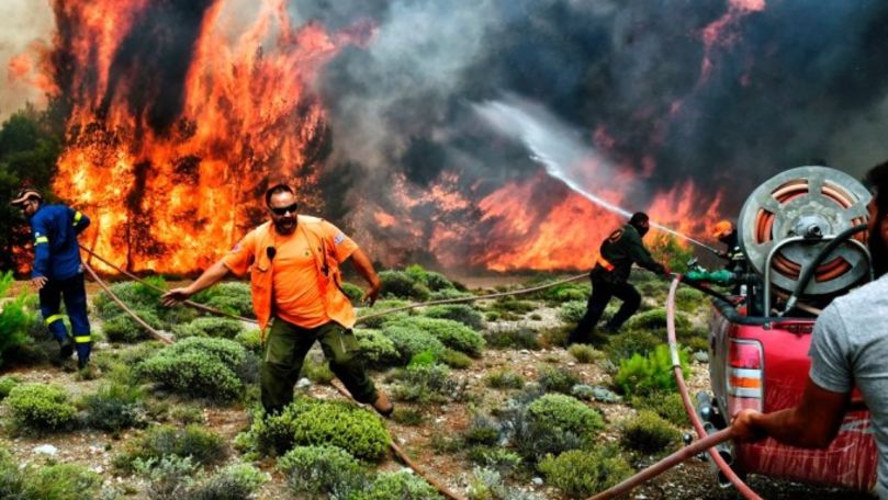 Cod roşu de risc de incendii în Grecia. Temperaturi de peste 40 de grade