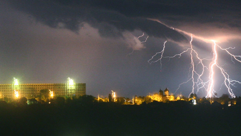 Alertă meteo: Cod galben de furtuni și grindină în toată țara