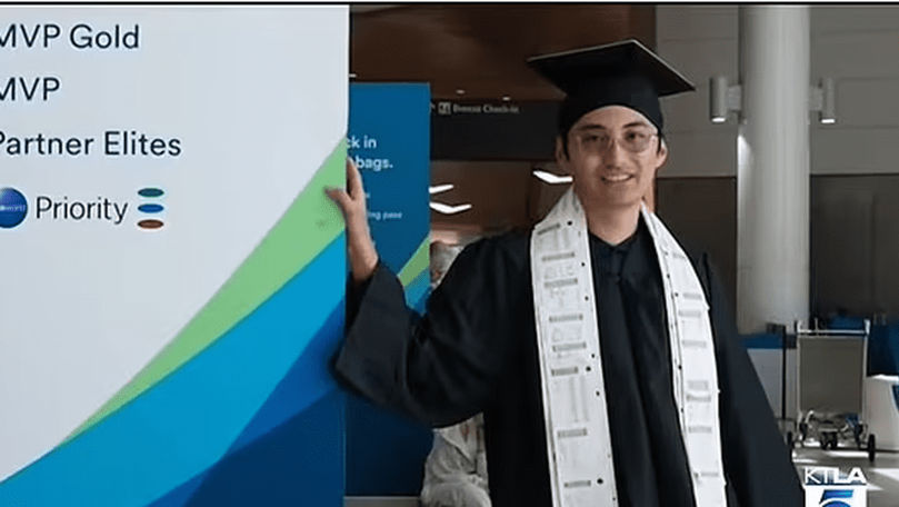 Un student se duce la universitate cu avionul. E mai ieftin decât chiria