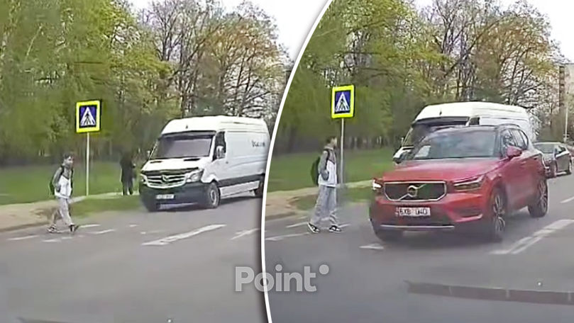 В Кишинёве водитель Volvo едва не сбил ребёнка на "зебре".