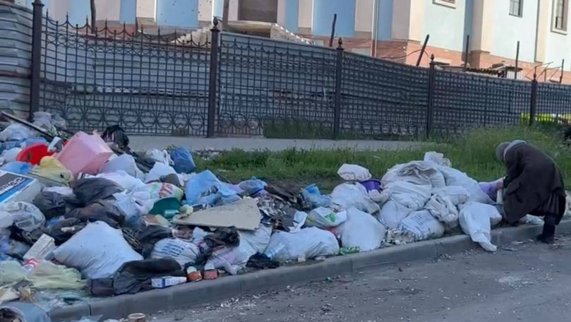 Situația de la Mariupol: Oamenii caută mâncare la gunoi