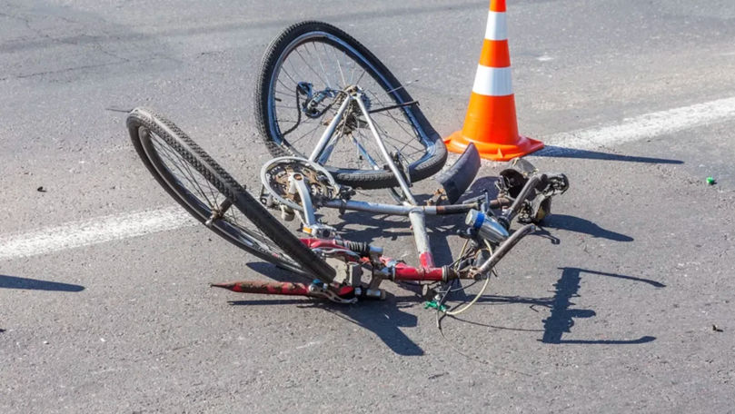 Grav accident la Hâncești: Un biciclist a fost spulberat în plin de un microbuz