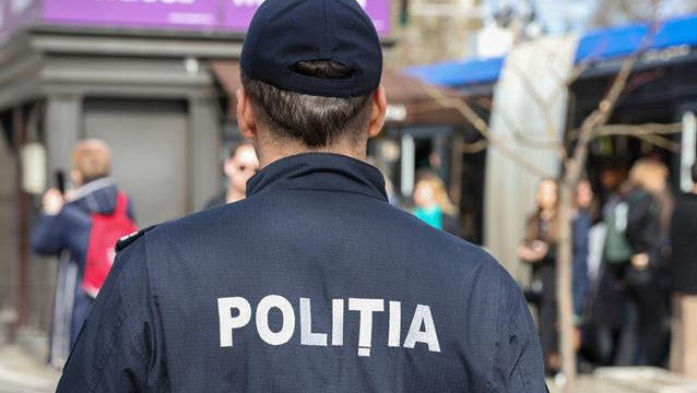 Polițiștii în uniformă nu mai trebuie să arate legitimația de serviciu
