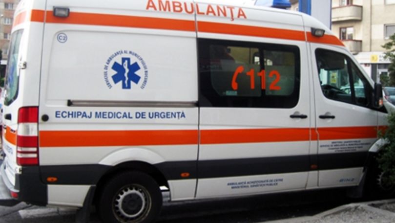 Cluj: Ambulanță cu pacient, blocată de muncitorii care asfaltau drumul