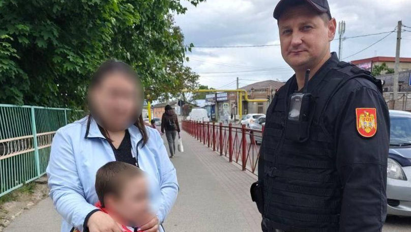 Un copil pierdut și-a găsit părinții cu ajutorul carabinierilor