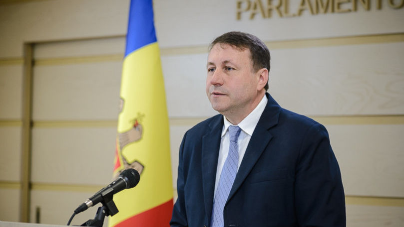 Munteanu: Privatizarea Air Moldova a fost ineficientă și ilegală