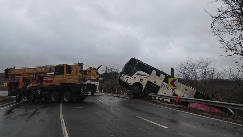 Un autocar cu pasageri s-a răsturnat la Hâncești: Sunt victime