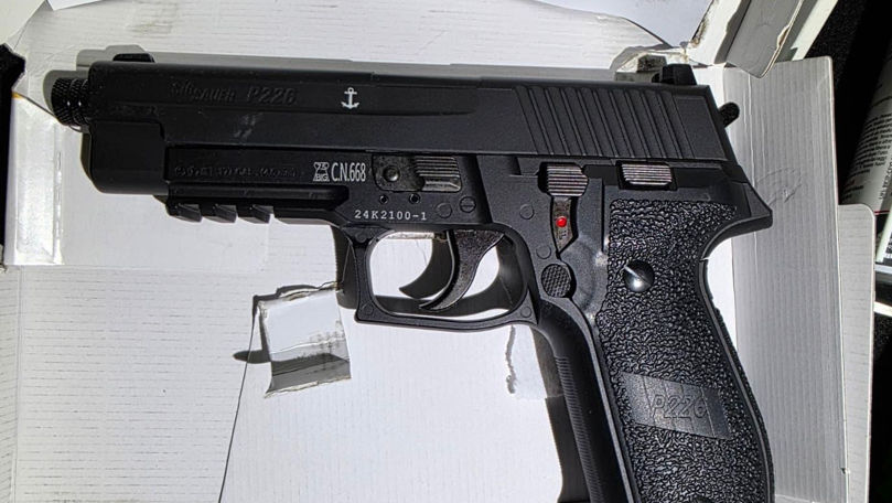 Un pistol pneumatic și proiectile nedeclarate, depistate la vama Leușeni