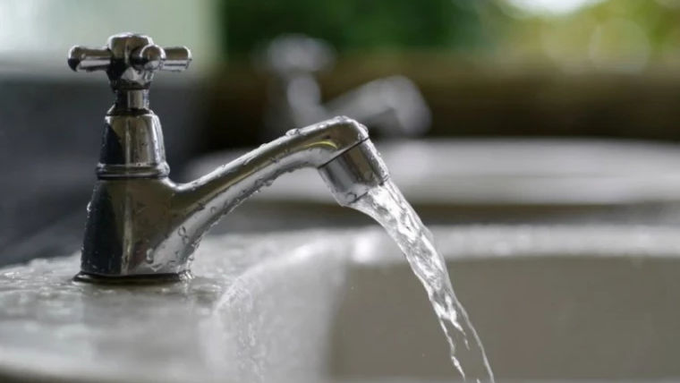 Zeci de consumatori vor rămâne fără apă caldă: Care sunt adresele vizate