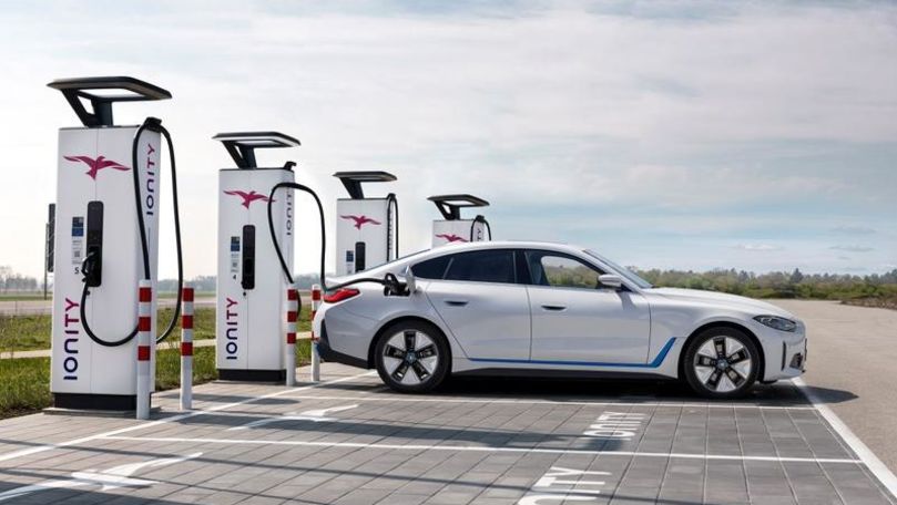 Șeful BMW ironizează Tesla: Nu sunt chiar parte a segmentului premium