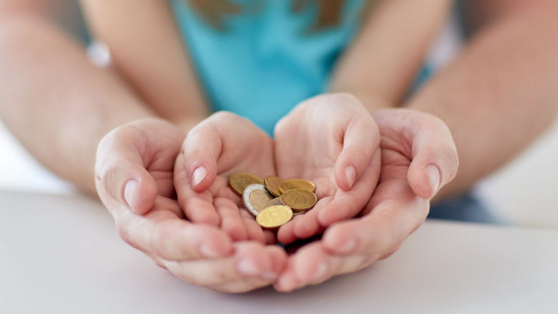 CNAS îndeamnă părinții să ridice indemnizația pentru copii de la poștă