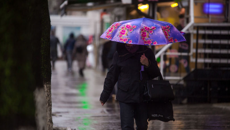 Ploile continuă și în weekend: Câte grade vor indica termometrele