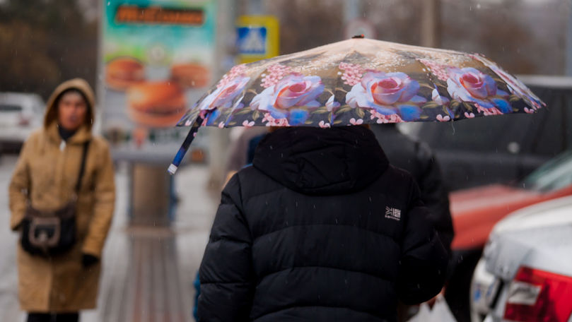 Ploi și lapoviță în toată țara: Cum va fi vremea în următoarele zile