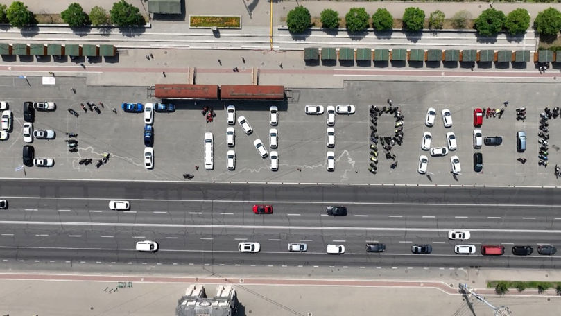 Respect în trafic: Șoferii au organizat un flashmob în centrul Capitalei