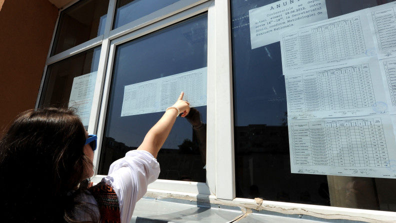 Absolvenții claselor a IX-a și-au aflat notele la examene