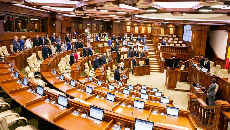 Parlamentul i-a onorat pe cei care au luptat pentru limba română