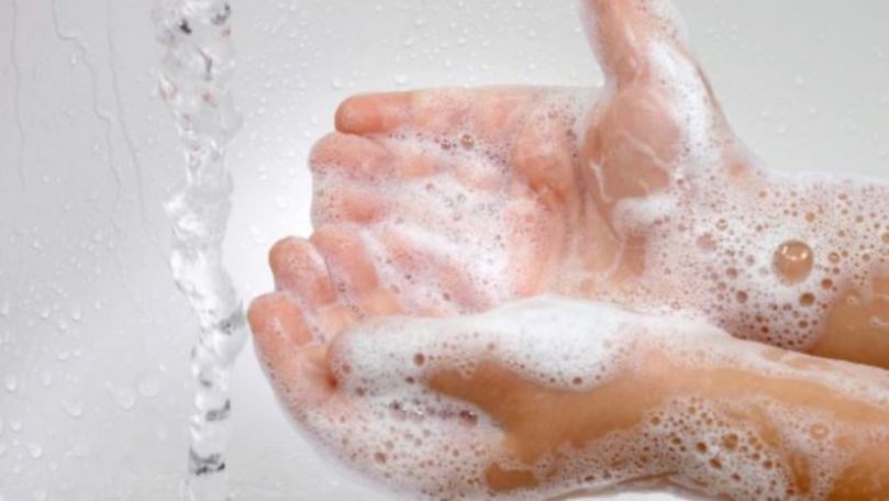 Mâinile murdare cauzează peste 70 la sută din intoxicaţiile alimentare