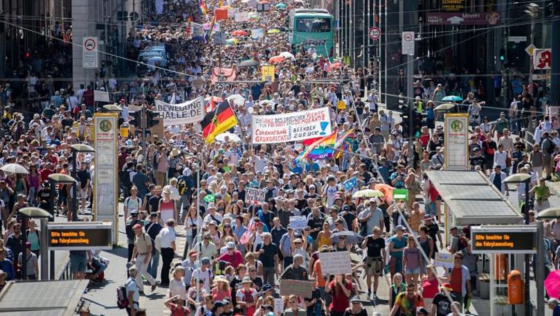 Proteste în Germania: Oamenii protestează împotriva restricţiilor impuse