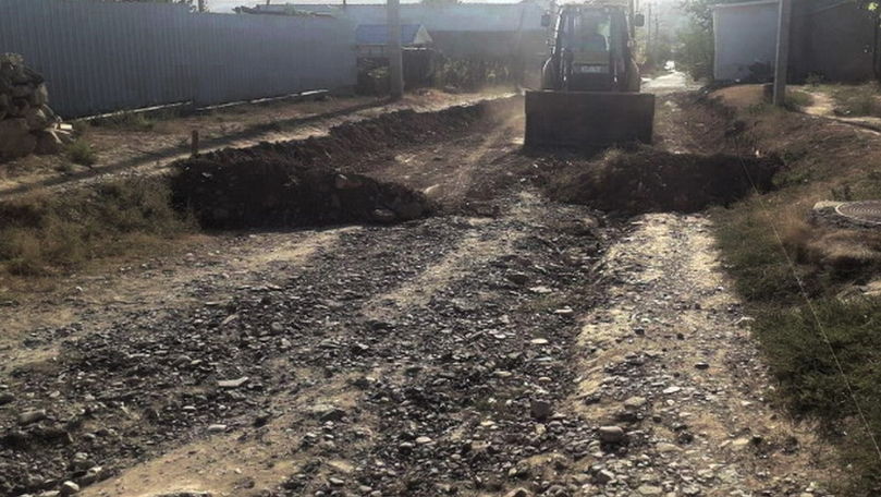 В Чадыр-Лунге началась укладка брусчатки на трех участках дорог. Фото: gagauzinfo.md.