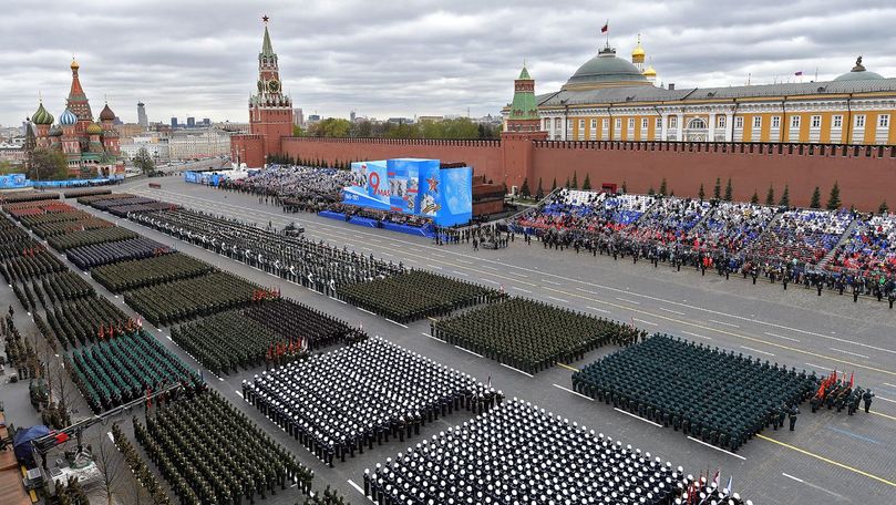 Paradă la Moscova: Peste 12.000 de soldați au defilat în Piaţa Roşie