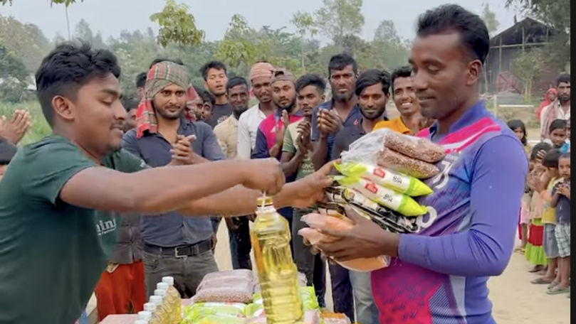 Jocurile foamei în Bangladesh: Mii de oameni se întrec pentru mâncare