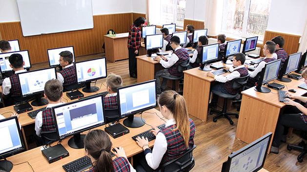 Vin examenele: Absolvenții din gimnaziu vor avea acces la lecții online