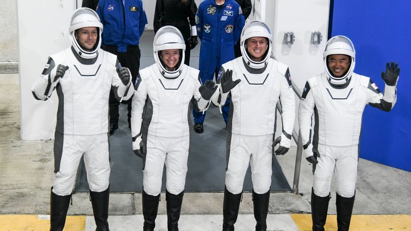 După 6 luni în spaţiu, astronauţii din misiunea NASA-SpaceX au revenit